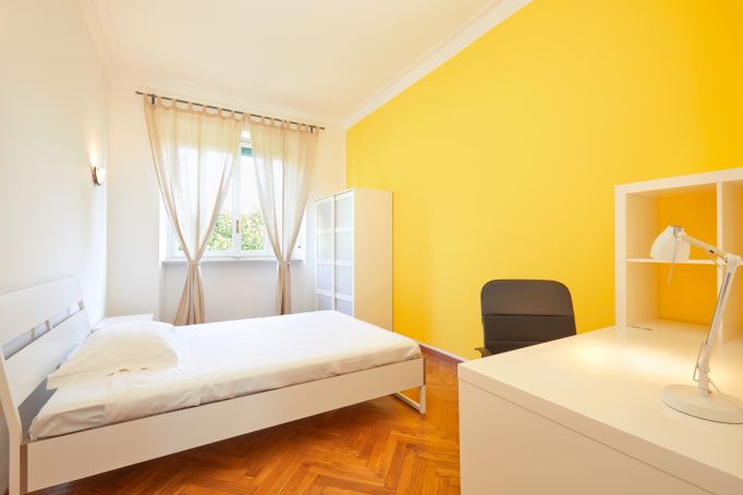 Alquiler de habitación con escritorio